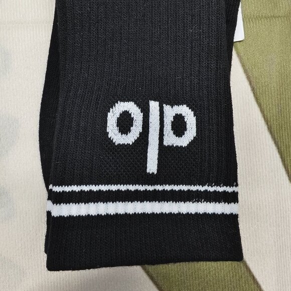 ALO Yoga 2-Pair Sport Socks | Arch Support & Breathable (NWT) - Picture 3 of 3
